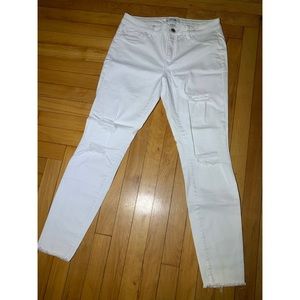 Women’s Size 8 Refuge straight leg white stretch jeans